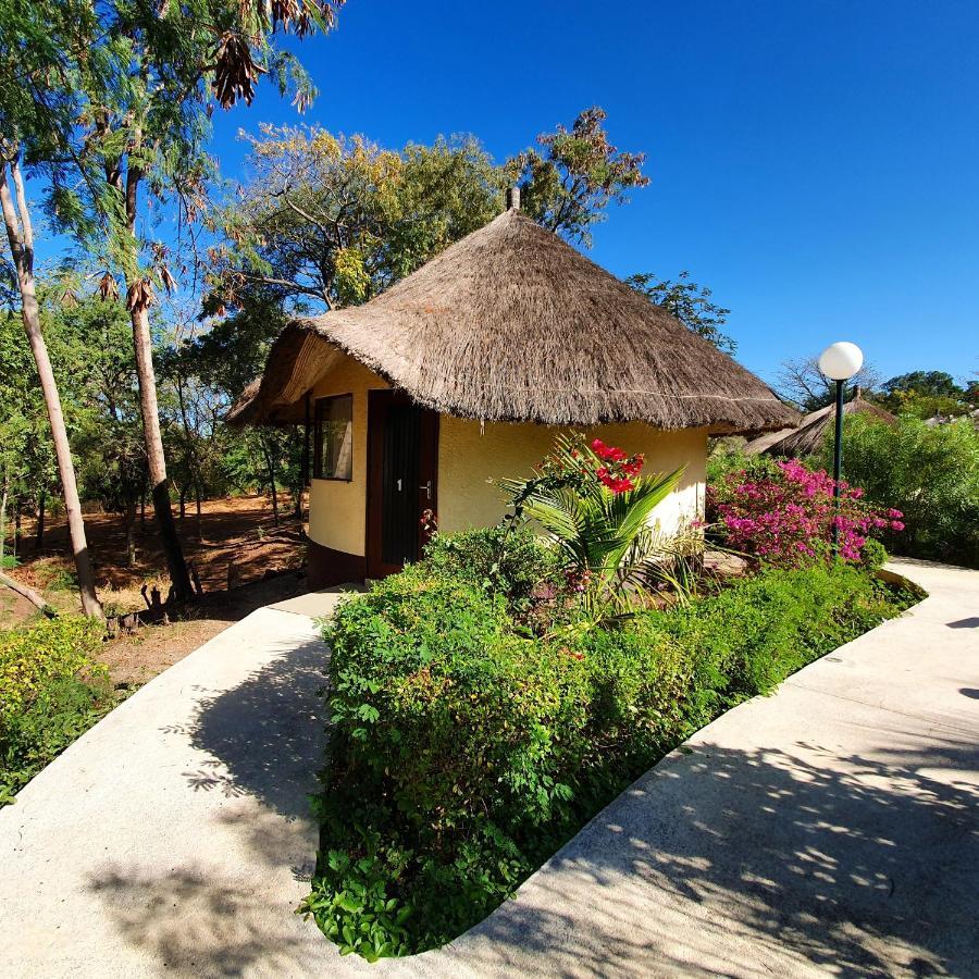 Keur Saloum Hotel Toubakouta Bagian luar foto
